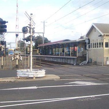640px Chelsea railway station Melbourne 2010